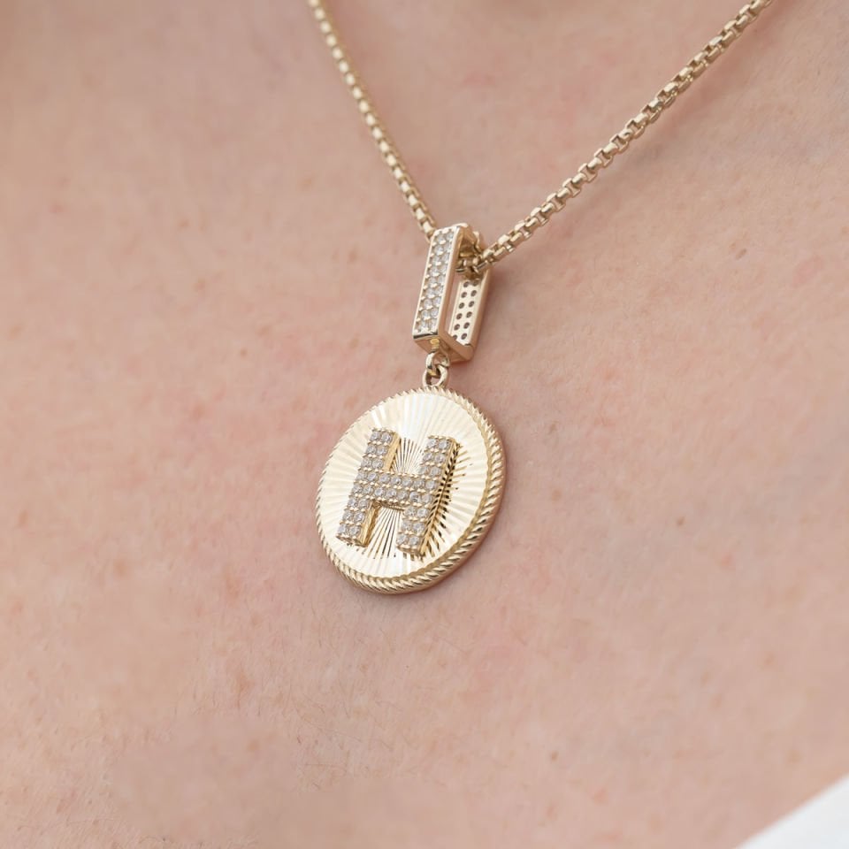 Altın H harfi Charm